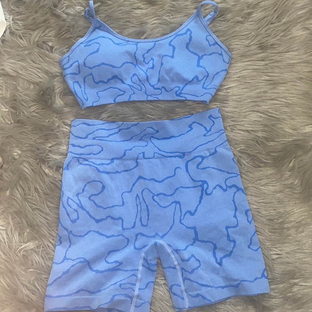 Workout set from Amazon! Used gently!! Very comfortable!!💙